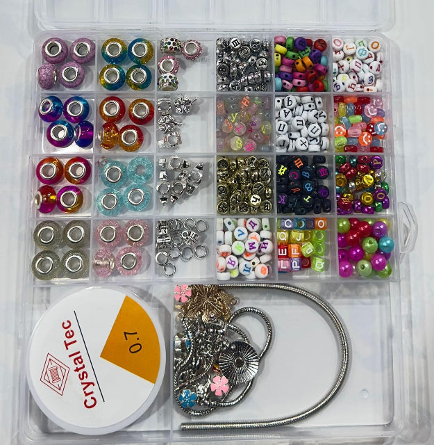 Clay Beads Bracelet Making Kit, Friendship Bracelet Making Kit Flat Round Polymer Clay Beads Spacer Heishi Beads for Jewelry Earrings Making with Pendant Charms Kit for Girls Adults