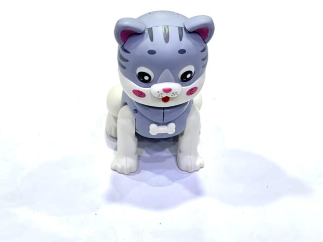 Interactive cat robot toy