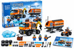 374-piece Arctic building set with three miniature explorer figures