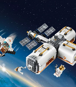 Space-themed building set showing a shuttle and detachable satellite