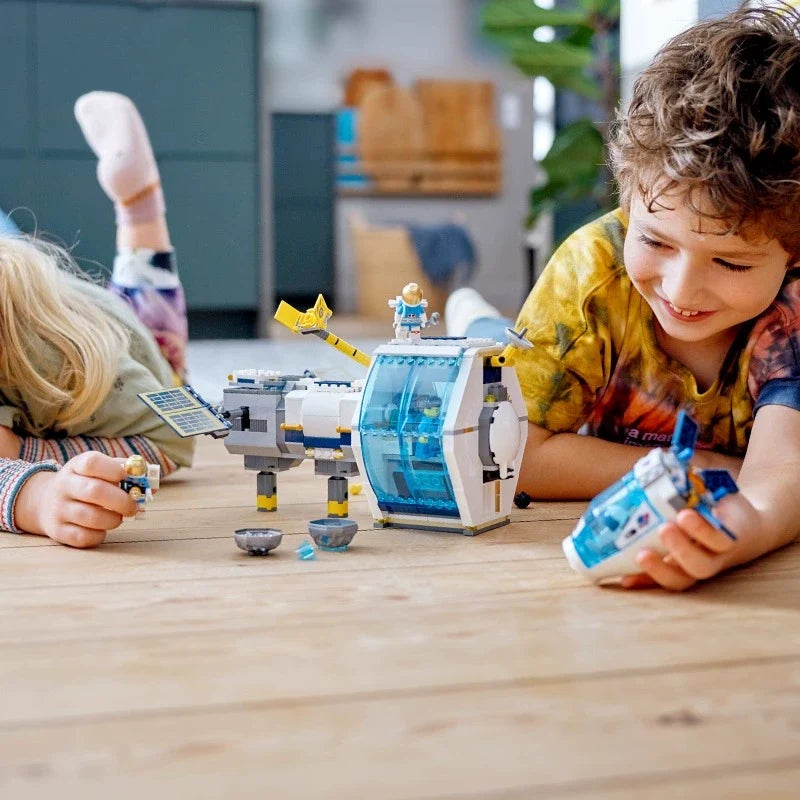 Lunar Space Station Building Set, 514 Pieces